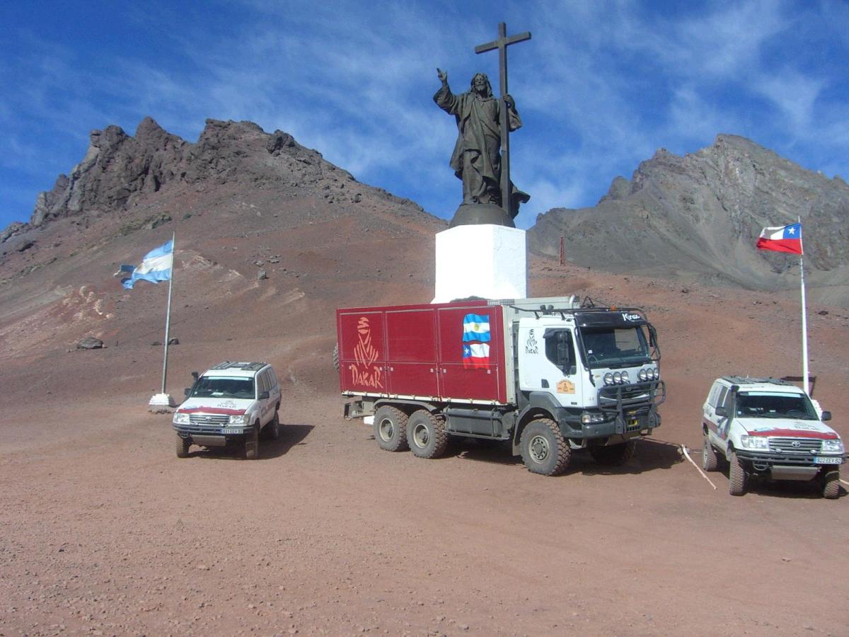 Rally_Dakar_2009_Cristo_Redentor_cordillera_de_los_Andes